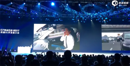 李彦宏开无人汽车上五环,交警在那里？