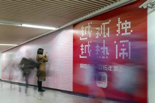 能对标“喜茶”的不是“丧茶”，而是内容营销的创意套路