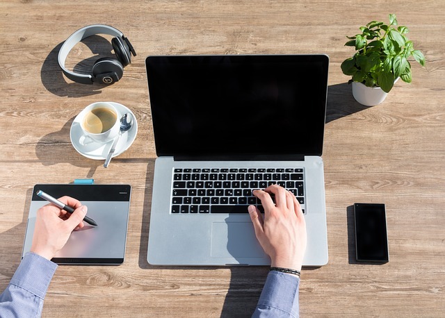 seo软件排行榜,百度广告投放怎样收费？一个月多少钱？