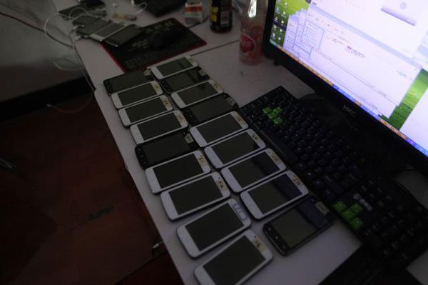 16人团伙购置300多部手机用微信卖黄色视频被抓